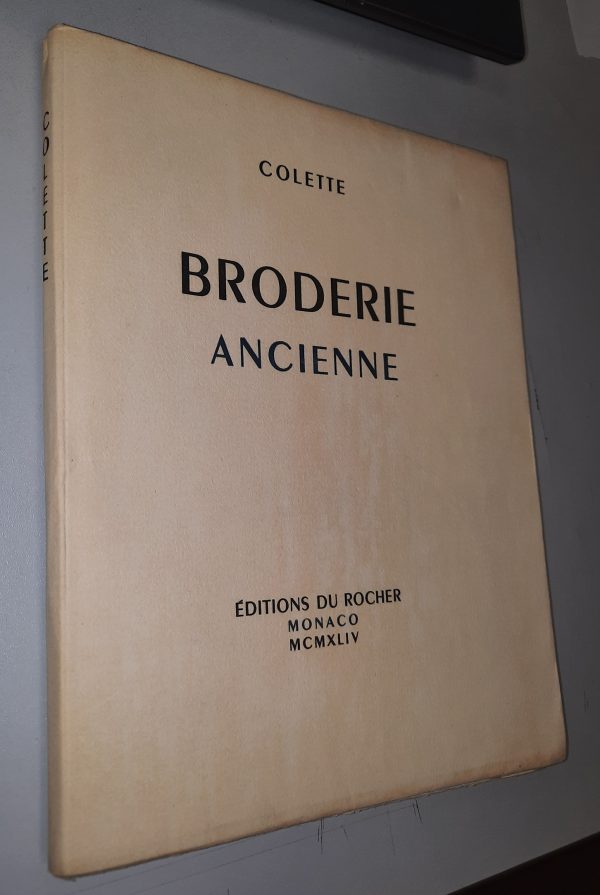 Broderie ancienne - Colette - Image principale